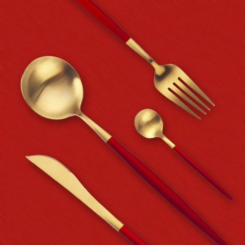 Set 24 tacamuri DeLuxe Auriu/Rosu