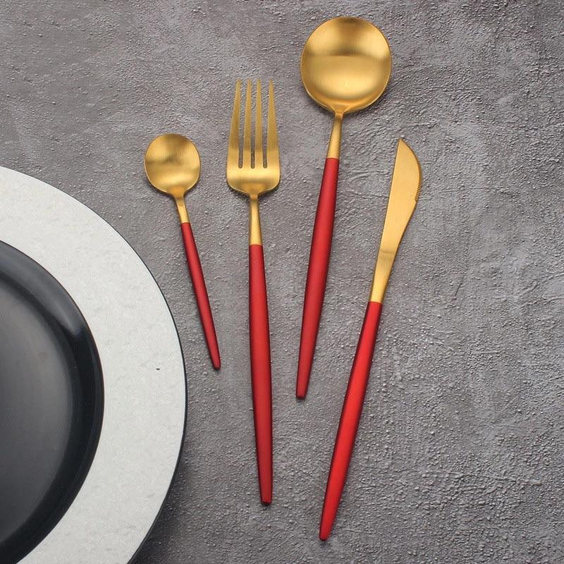 Set 24 tacamuri DeLuxe Auriu/Rosu