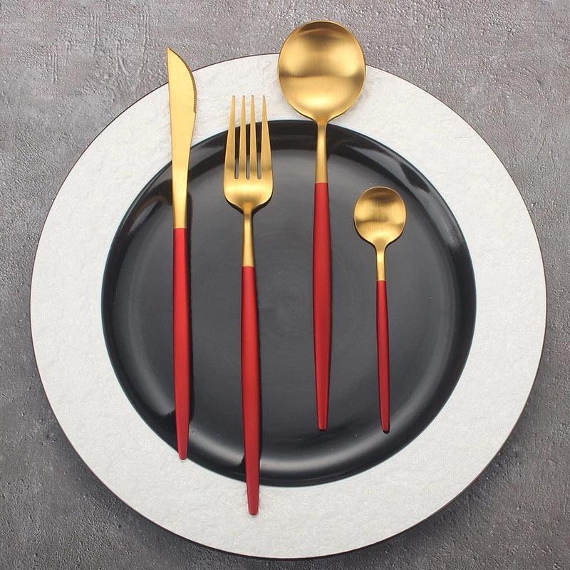 Set 24 tacamuri DeLuxe Auriu/Rosu