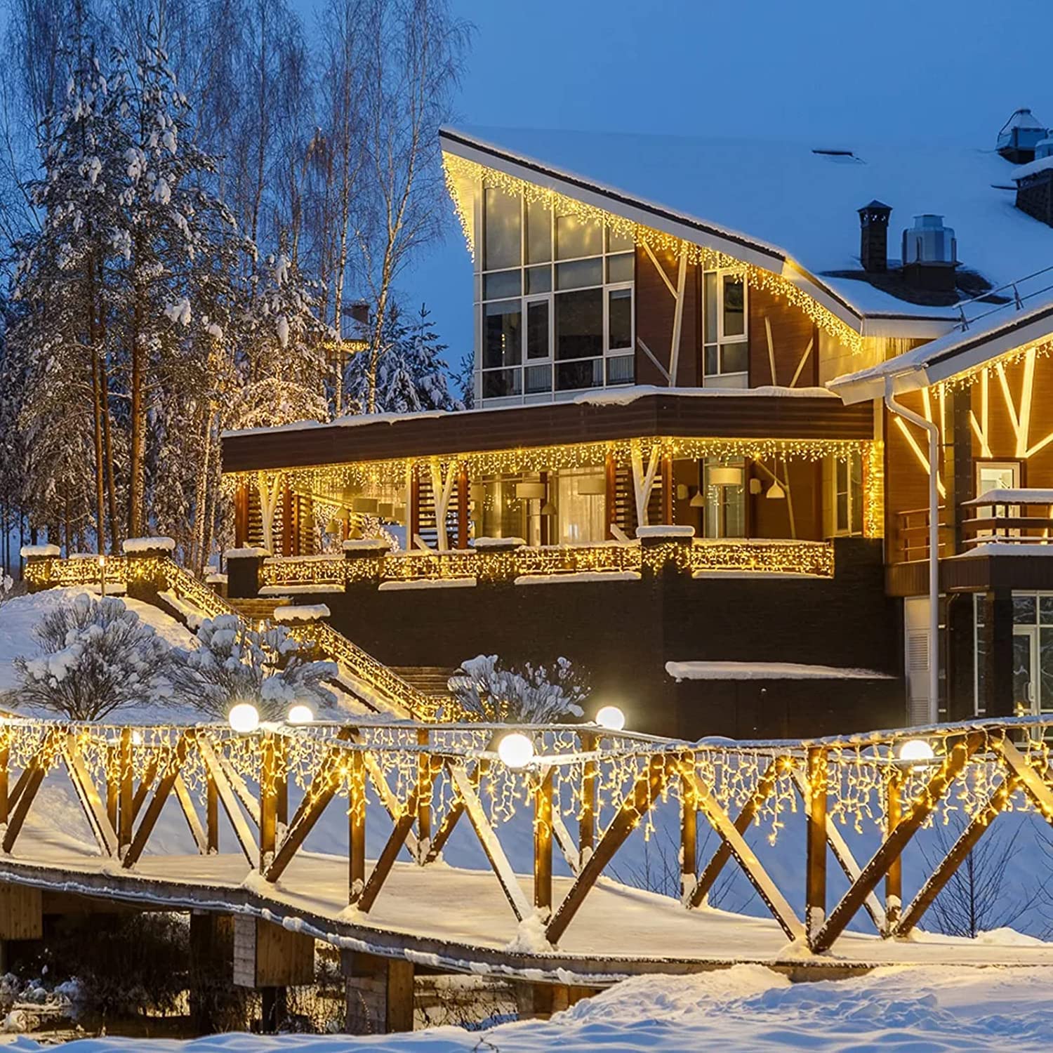 Instalatie LED cu franjuri lungi 1 M, Lungime 25 M, 500 LED, Alb Cald