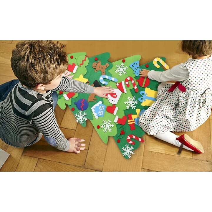 Brad din fetru cu instalatie LED pentru Craciun