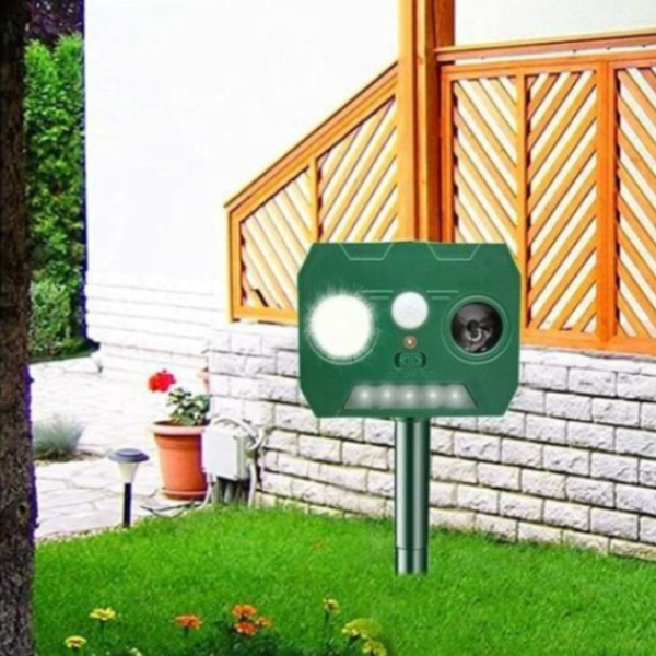 Aparat solar antidaunatori, cu ultrasunete si senzor de miscare 