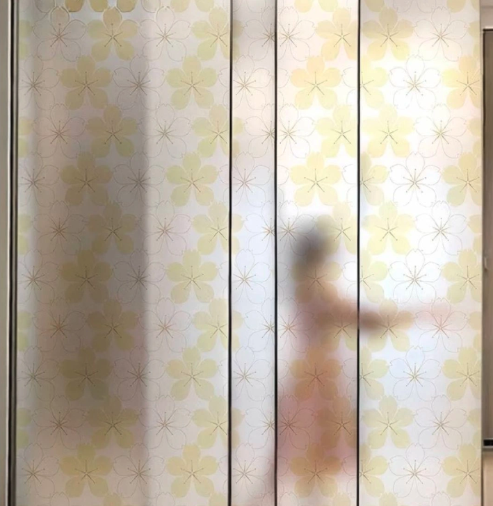 Folie autoadeziva geam, 45 x 500 cm, Gold Flowers